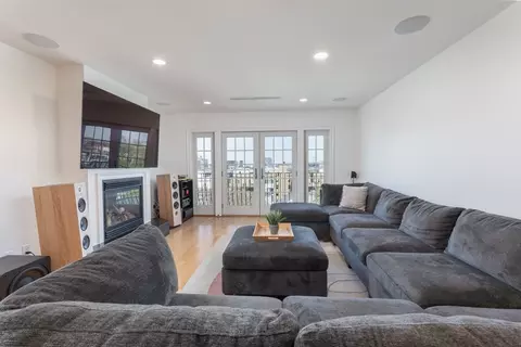 312-320 W 3rd St #204, Boston, MA 02127