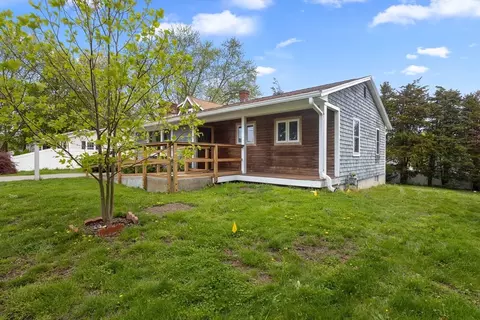 46 Wing Ln, Acushnet, MA 02743 photo 2