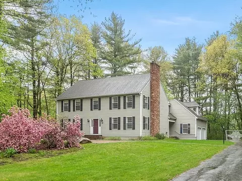 35 Avery Ln, Andover, MA 01810