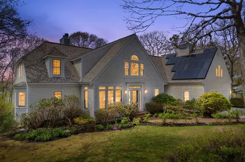 204 Clamshell Cove Rd, Cotuit, MA 02635