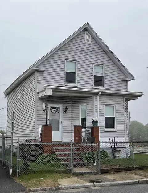 3 Penn Ave, Lowell, MA 01852
