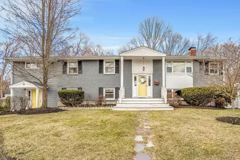 98 Appleyard Ln, Holliston, MA 01746