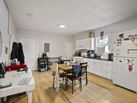 267 Quequechan St, Fall River, MA 02723 photo 5