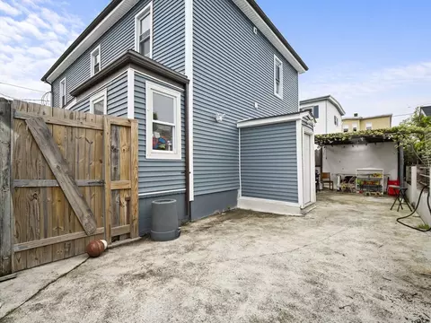 267 Quequechan St, Fall River, MA 02723 photo 38