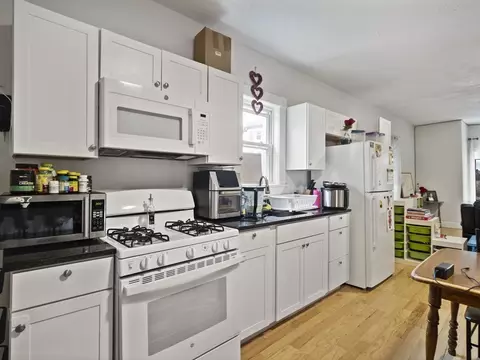 267 Quequechan St, Fall River, MA 02723 photo 9