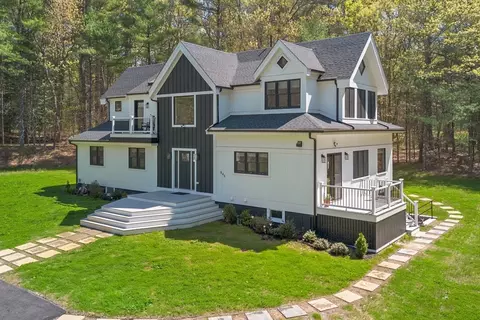 846 Maple St, Carlisle, MA 01741