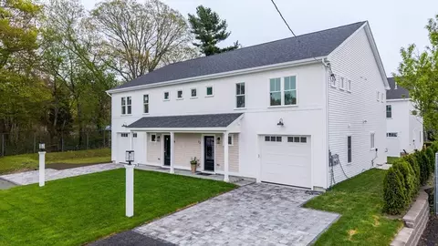 12 Hayes St #1, Acushnet, MA 02743