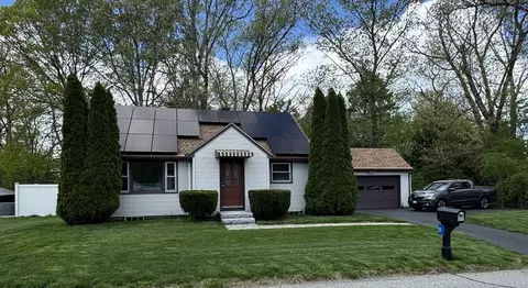 11 Oakland Dr, Auburn, MA 01501