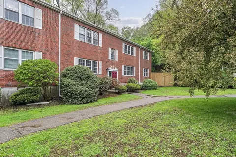 47 Lake Shore Ct #2, Boston, MA 02135