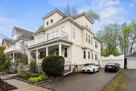 17 Commonwealth Rd #1, Watertown, MA 02472