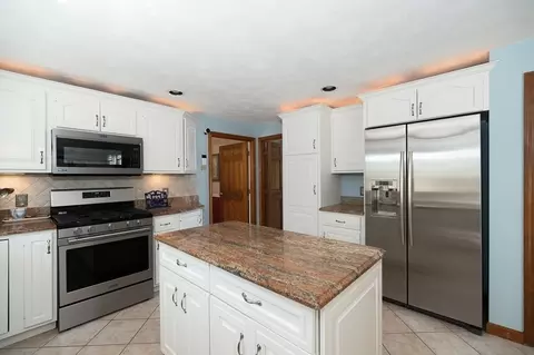 124 Lilah Ln, Reading, MA 01867 photo 12