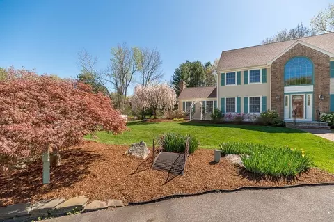 124 Lilah Ln, Reading, MA 01867 photo 4