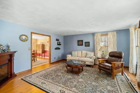 124 Lilah Ln, Reading, MA 01867 photo 9