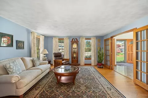 124 Lilah Ln, Reading, MA 01867 photo 8