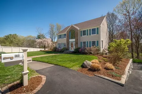124 Lilah Ln, Reading, MA 01867 photo 3