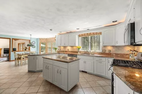 124 Lilah Ln, Reading, MA 01867 photo 11