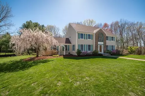 124 Lilah Ln, Reading, MA 01867 photo 2
