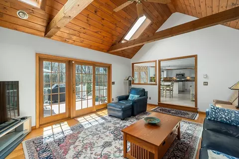 124 Lilah Ln, Reading, MA 01867 photo 17