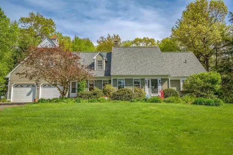 60 Pineridge Dr, Westfield, MA 01085
