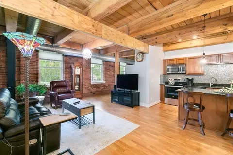 25 Cedar St #6, Amesbury, MA 01913