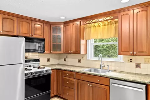 11 Janice Rd, Canton, MA 02021 photo 13