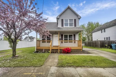 29 Linden St, Chicopee, MA 01020