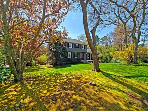 8 Schooner Ln, Pocasset, MA 02559