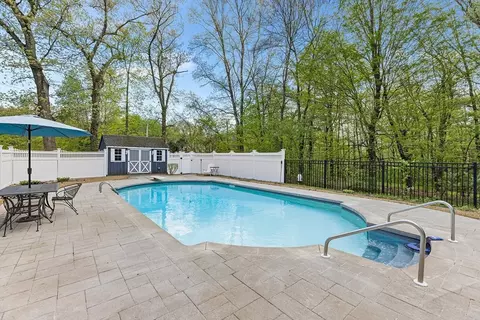 3 Wildflower Dr, Sutton, MA 01590 photo 2