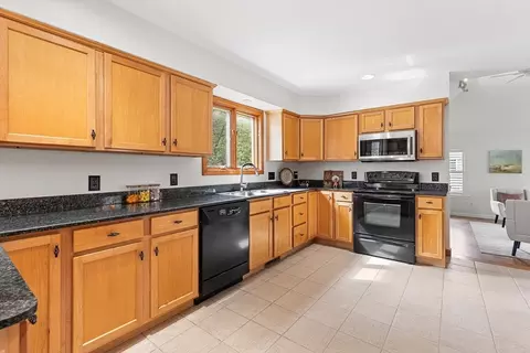 3 Wildflower Dr, Sutton, MA 01590 photo 4