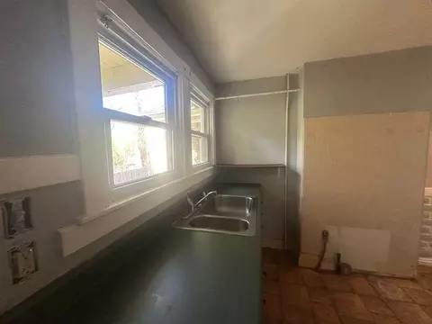 74-78 Leyfred Ter, Springfield, MA 01108 photo 16