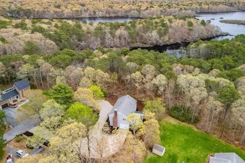 49 Warbler Ln, Yarmouth, MA 02673