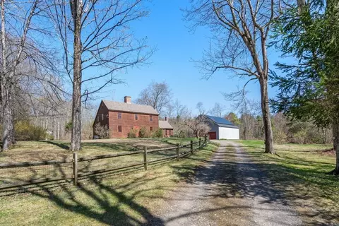 36 E Hill Rd, Brimfield, MA 01010