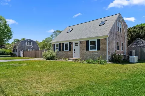 36 Blueberry Ln, Falmouth, MA 02536