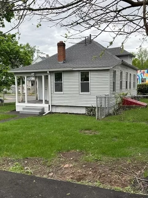 423 Orange St, Springfield, MA 01108 photo 2