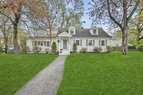4 Courier St, Weymouth, MA 02190
