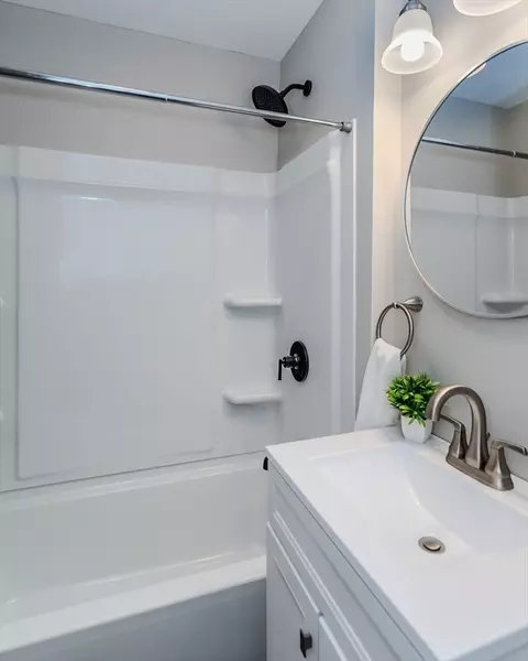 229 Saint James Blvd, Springfield, MA 01104 photo 13