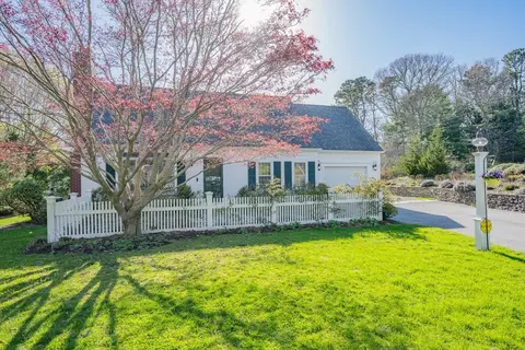 59 Robbins St, Osterville, MA 02655