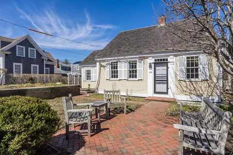 534 Commercial St, Provincetown, MA 02657