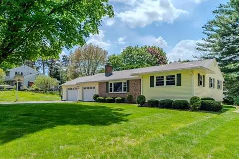 8 Meadowbrook Dr, Hadley, MA 01035