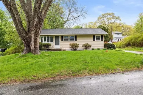 17 Beverly St, Oxford, MA 01540