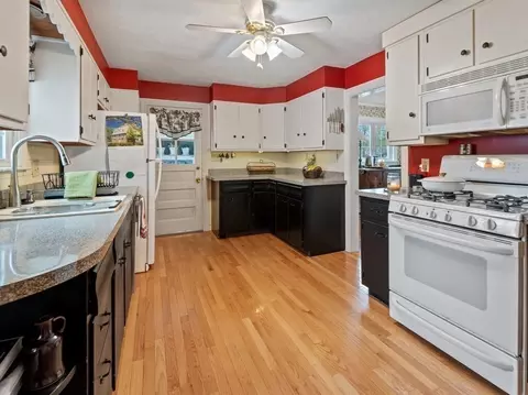8 Bay State Rd, Worcester, MA 01606 photo 16