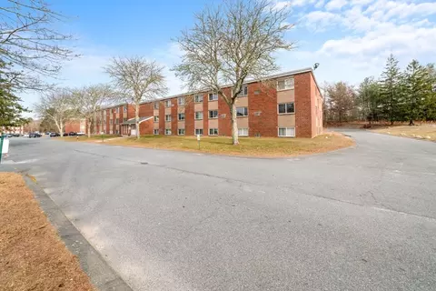 2100 Phillips Rd #31, New Bedford, MA 02745