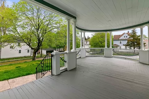 7 Circuit Ave E, Worcester, MA 01603 photo 3