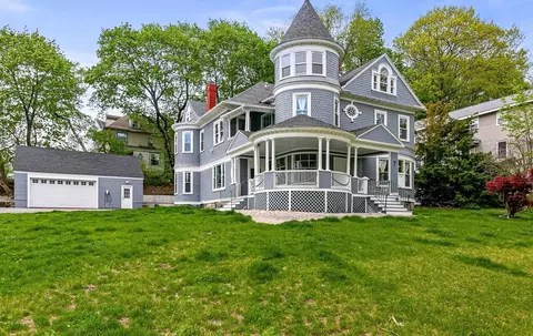 7 Circuit Ave E, Worcester, MA 01603