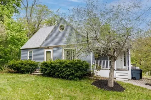 174 Pleasant St, Paxton, MA 01612