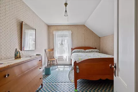 Bedroom - 9 Hamlet St, Athol, MA 01331 photo 5 of 8