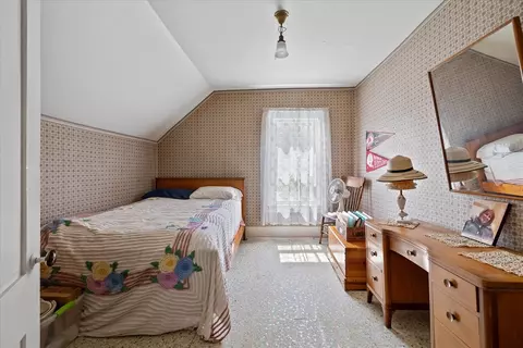 Bedroom - 9 Hamlet St, Athol, MA 01331 photo 7 of 8