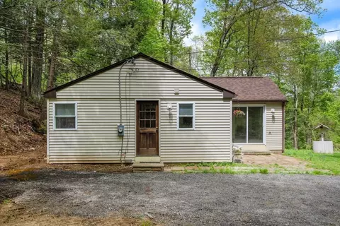 8 Heritage Dr, Holland, MA 01521
