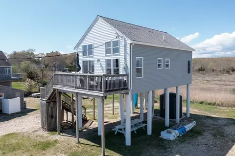 16 Howard Bch, Mattapoisett, MA 02739