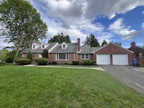 119 Central Park Dr, Holyoke, MA 01040